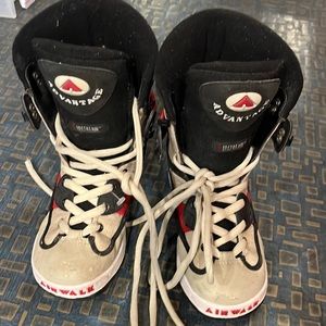 AIRWALK snowboard boots size 7